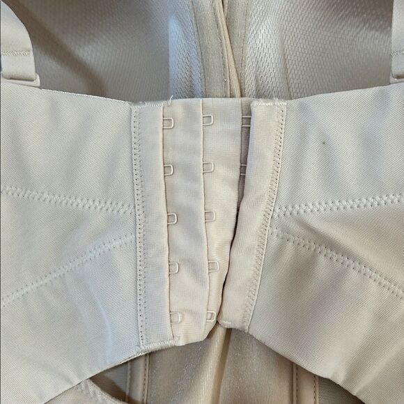 Maidenform Tummy Control Shapewear Bodysuit Built-In Underwire Bra, 36DD, NWT - Picture 8 of 11